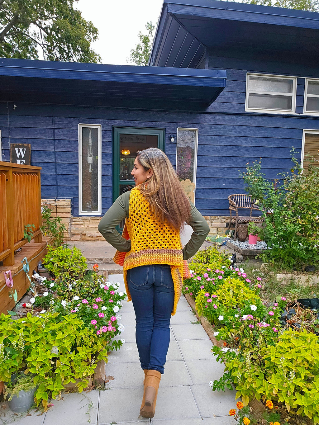 Gold Crochet Chloé Vest: Versatile Wardrobe Accessory
